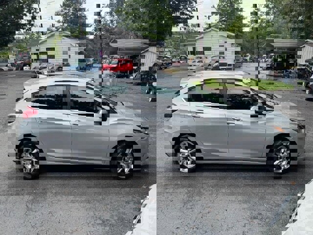 Used 2017 Chevrolet Cruze LT w/ Convenience Package image 6