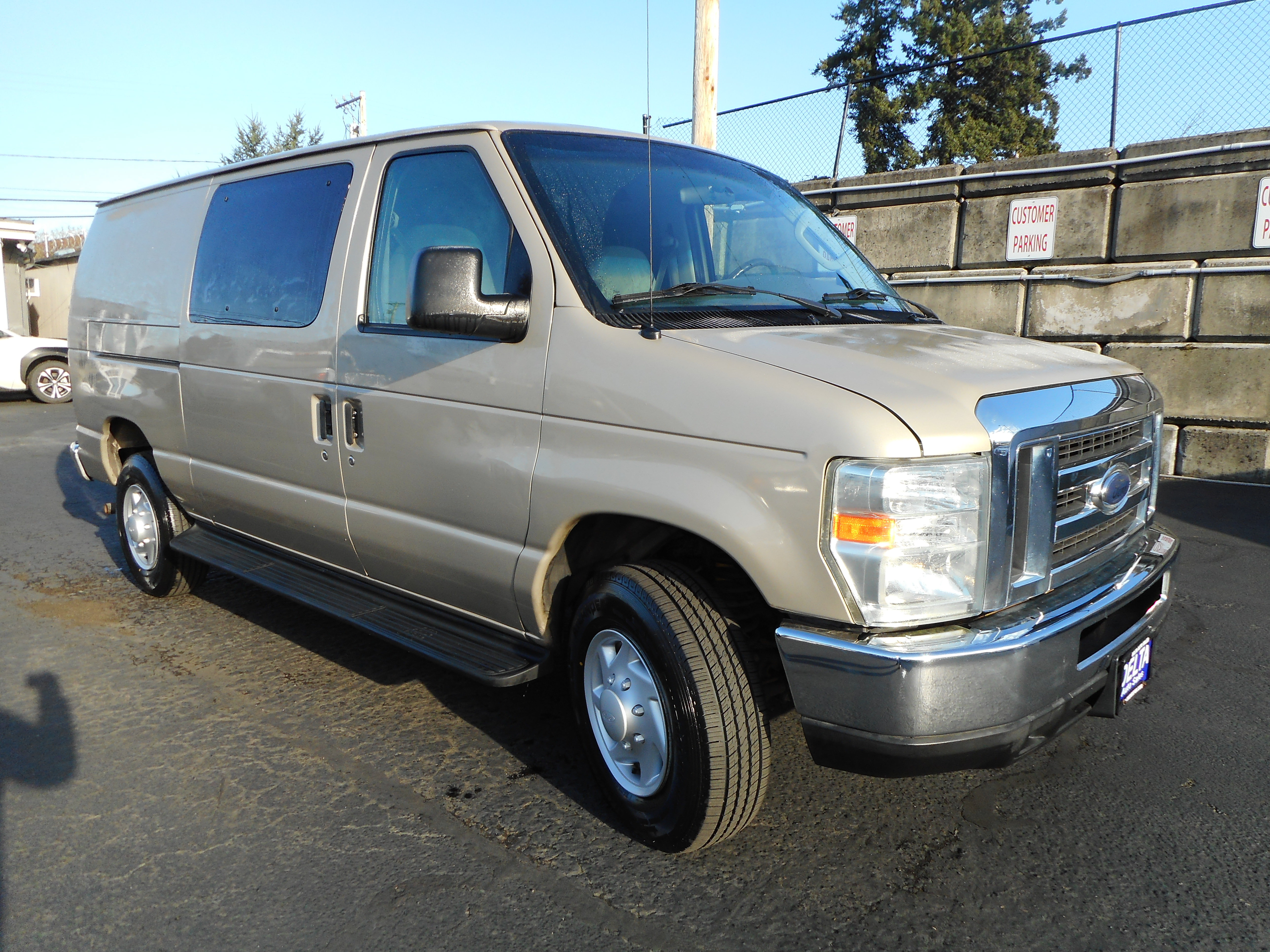Used 2008 Ford E-250 and Econoline 250 RWD image 1