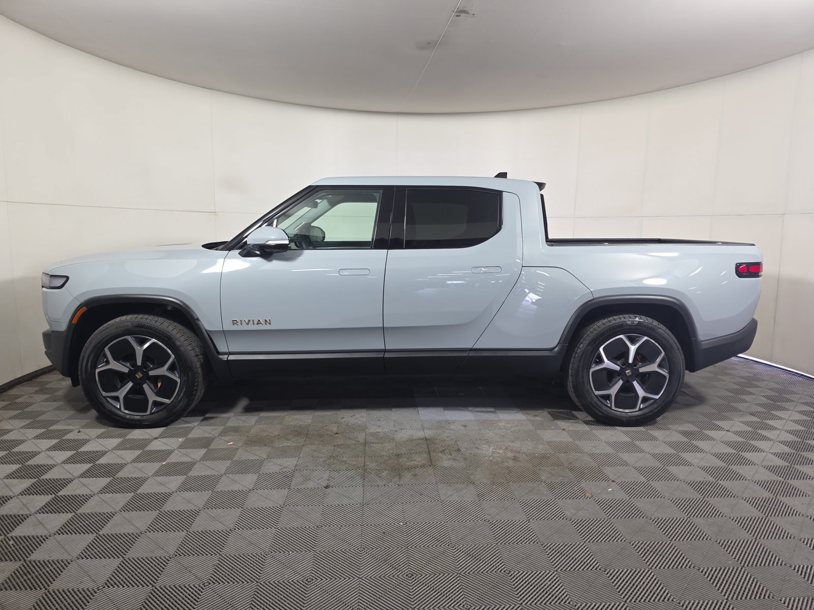 Used 2023 Rivian R1T Launch Edition AWD/4WD image 2