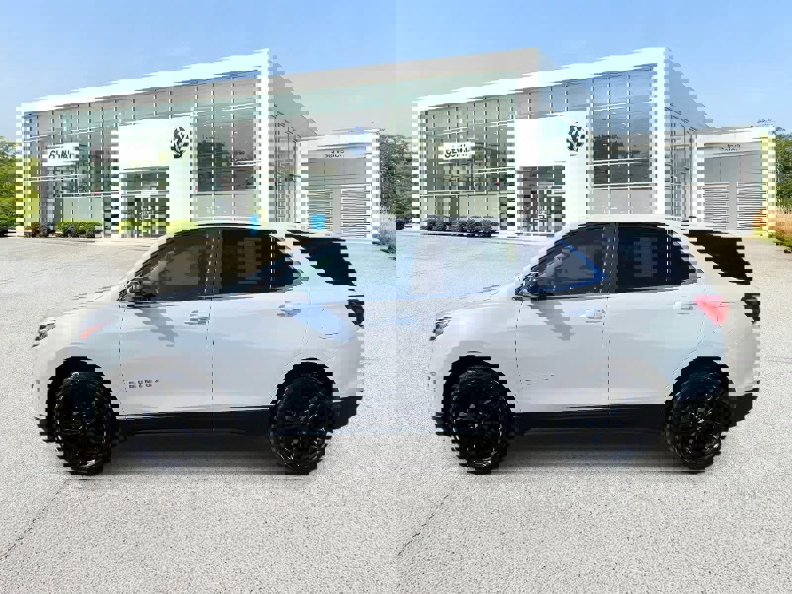 Used 2021 Chevrolet Equinox LT image 2