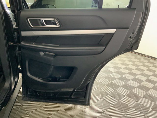Used 2017 Ford Explorer XLT w/ Equipment Group 202A AWD/4WD image 30
