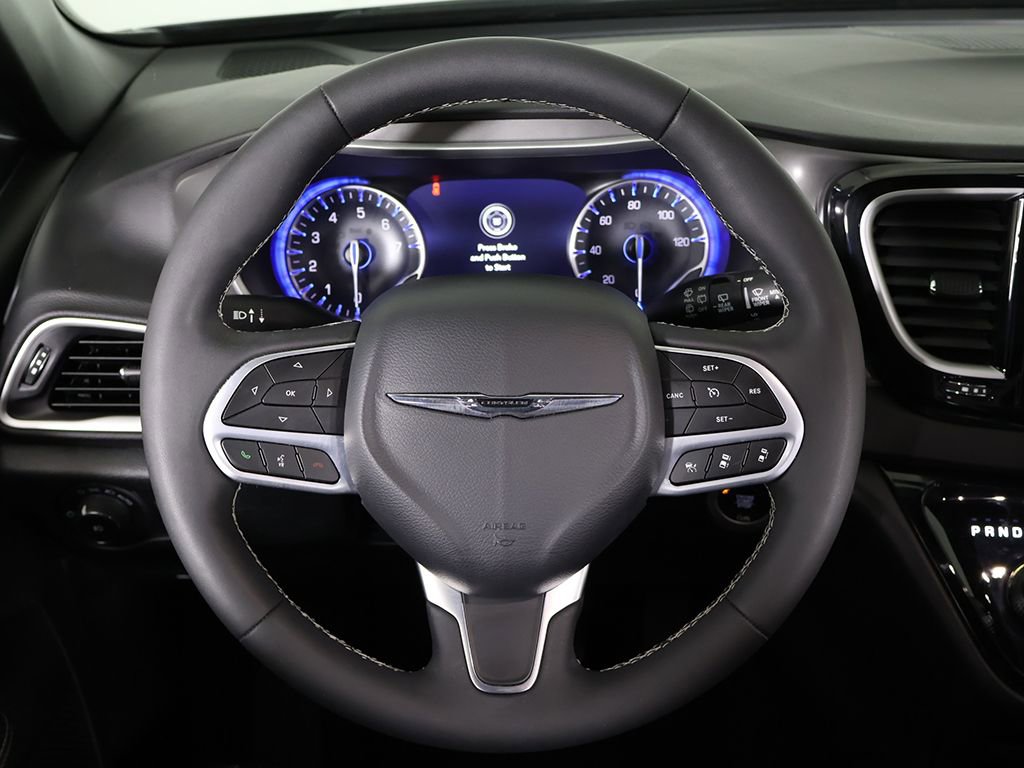 Used 2025 Chrysler Pacifica Select FWD image 41