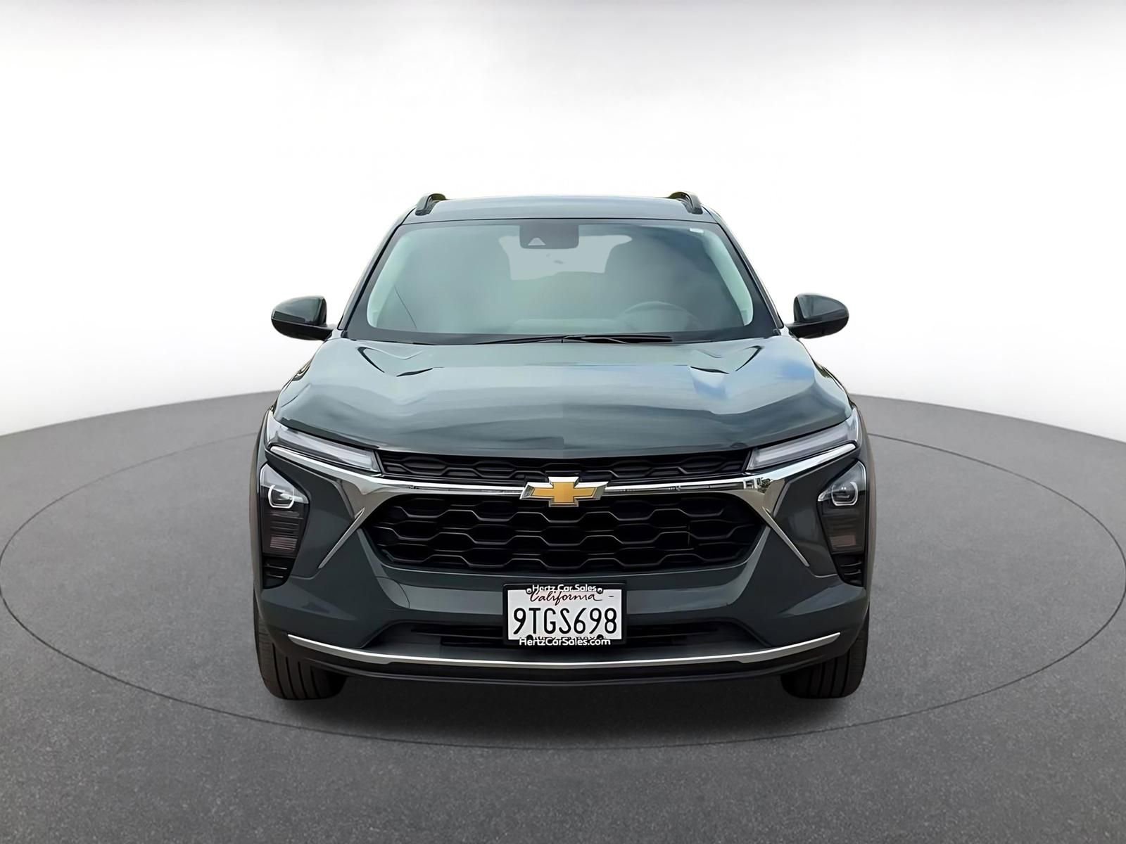 Used 2025 Chevrolet Trax LT w/ LT Convenience Package FWD image 4