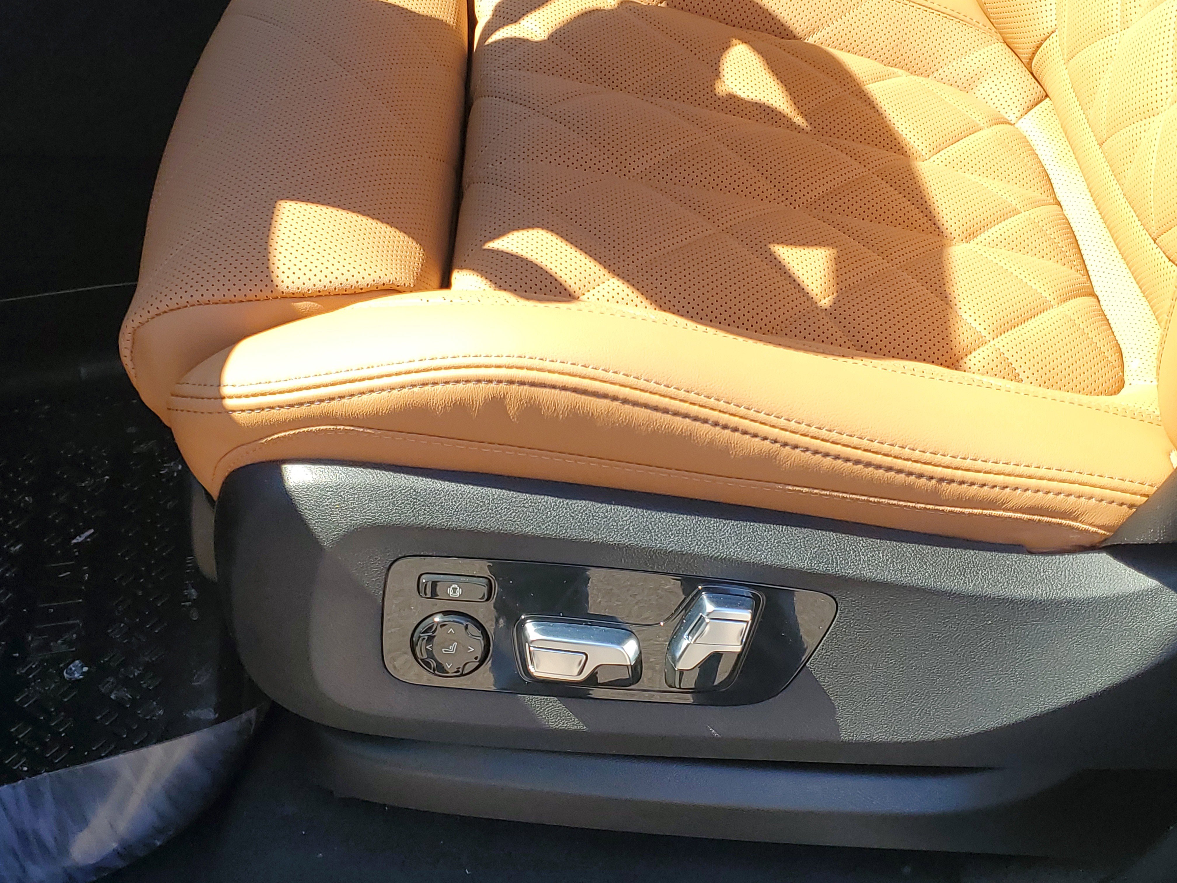 New 2026 BMW X5 xDrive40i w/ M Sport Package AWD/4WD image 8