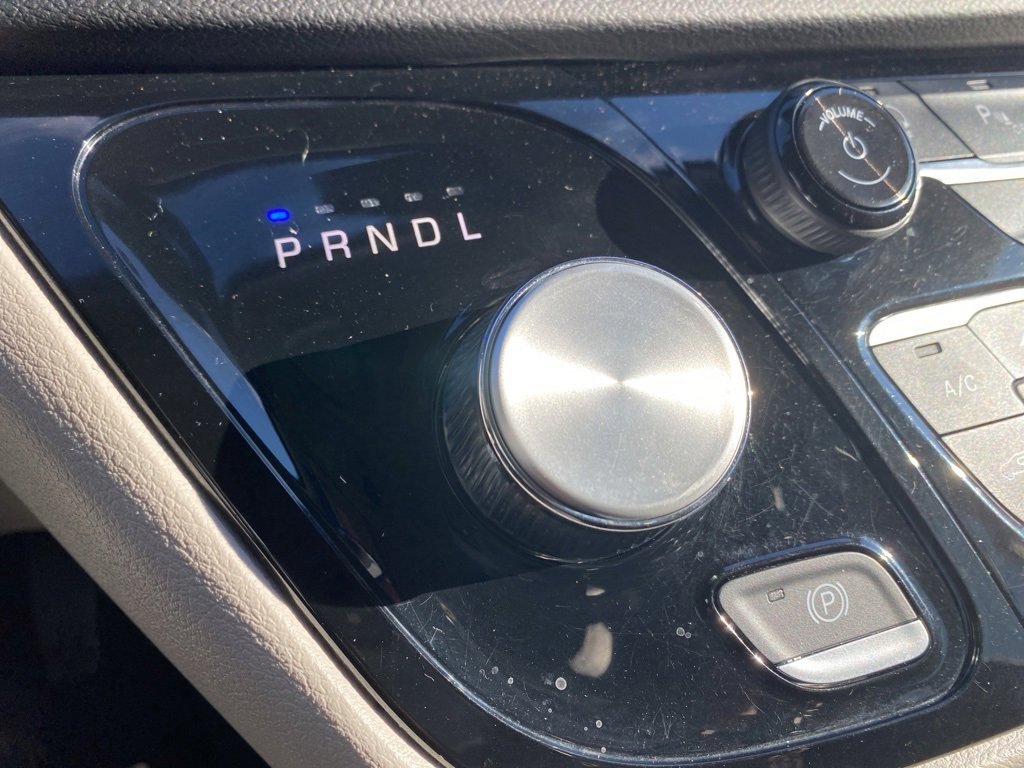 Used 2024 Chrysler Pacifica Touring-L image 37