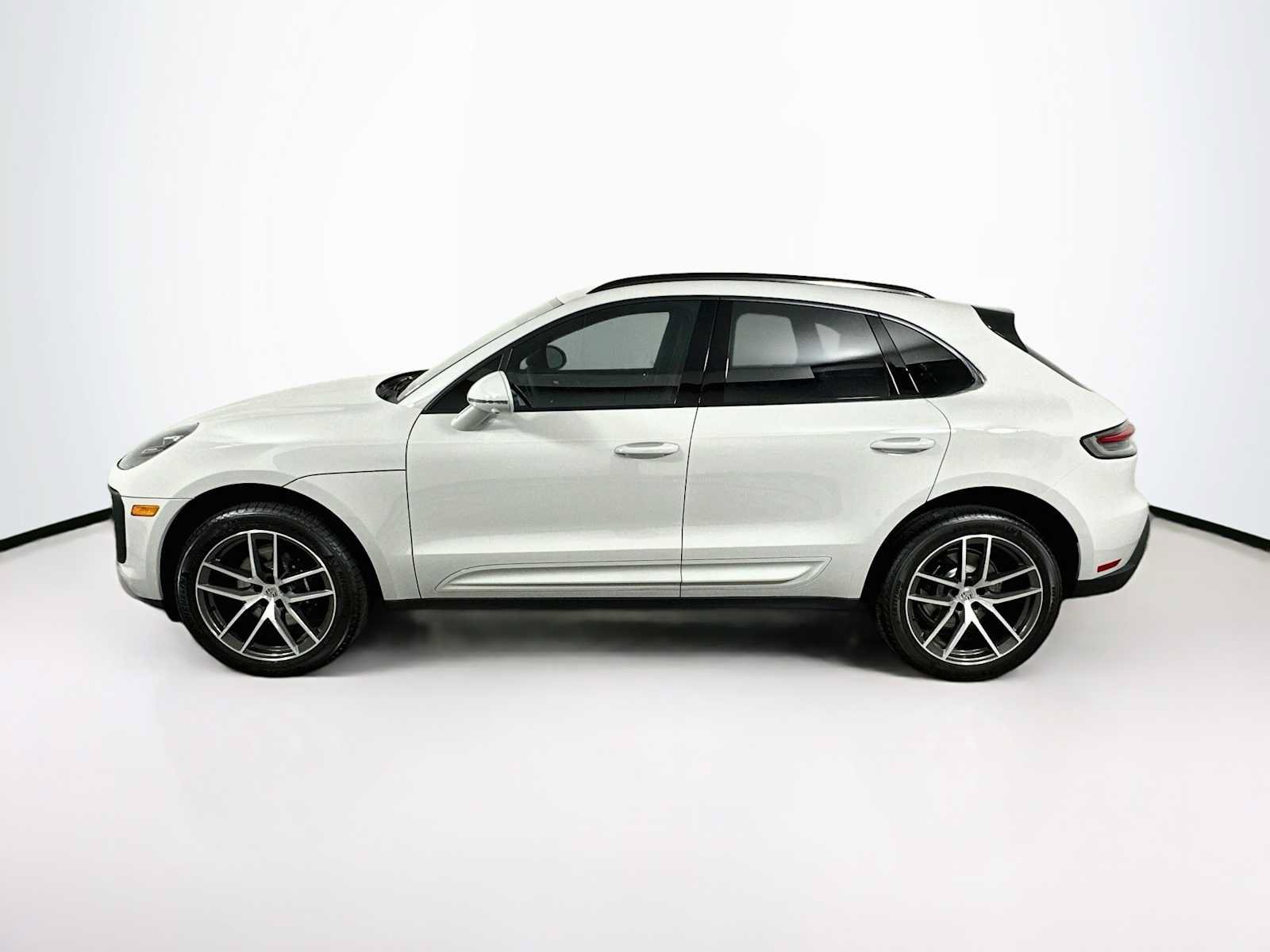 New 2026 Porsche Macan AWD/4WD image 2