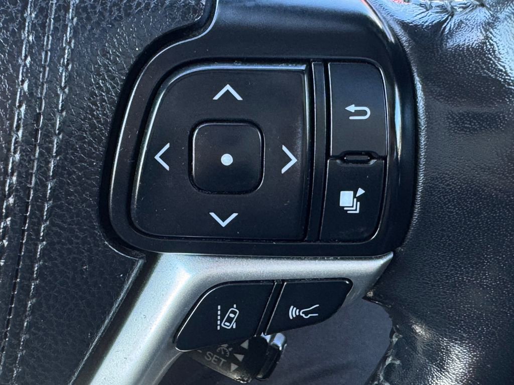 Used 2017 Toyota Highlander SE AWD/4WD image 27