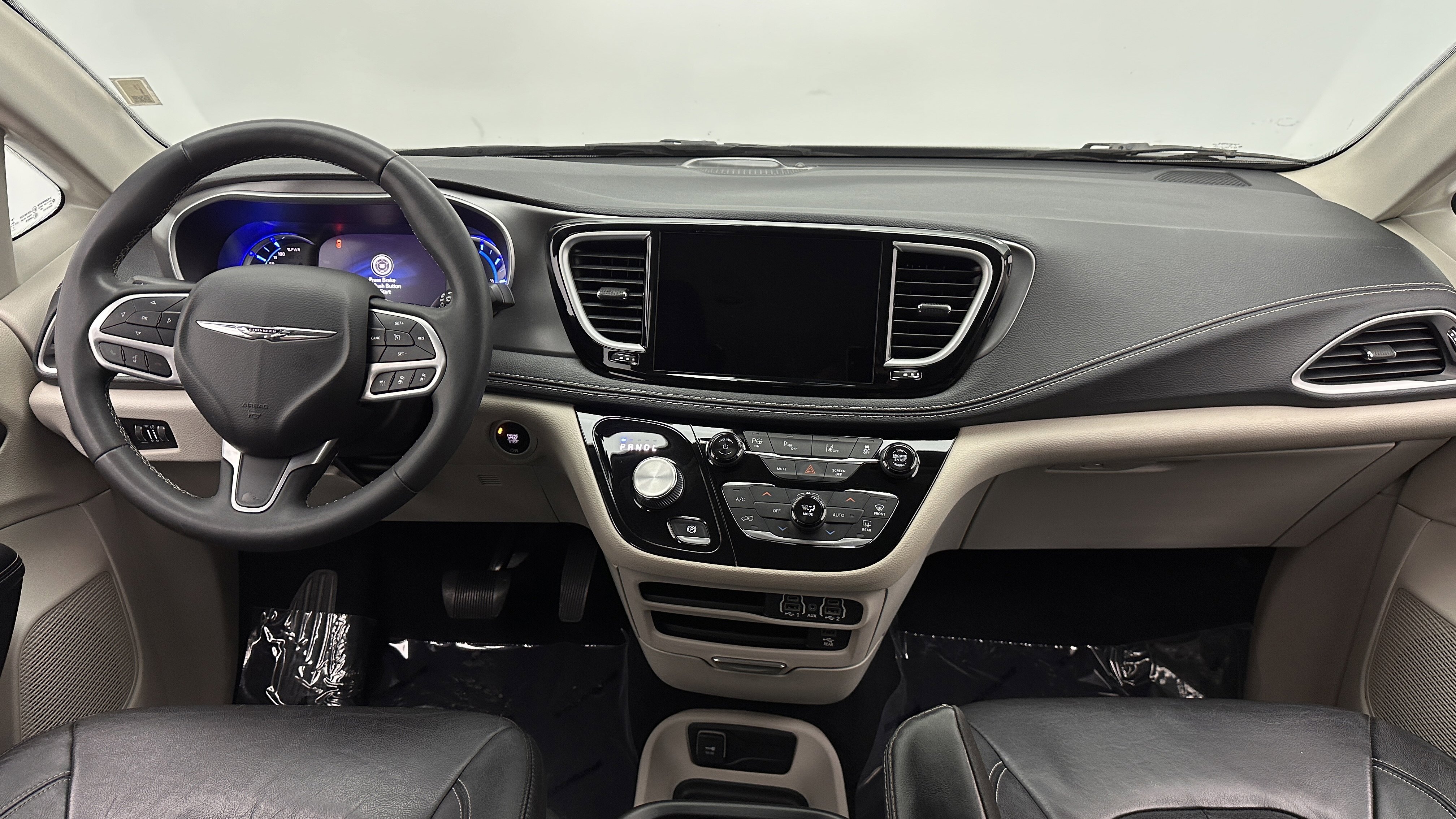 Used 2022 Chrysler Pacifica Touring-L w/ Uconnect Theater Family Group FWD image 29