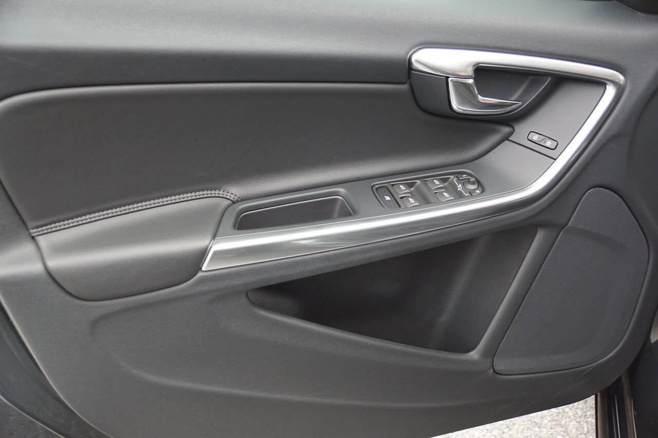 Used 2016 Volvo V60 T5 Premier w/ Convenience Package image 23