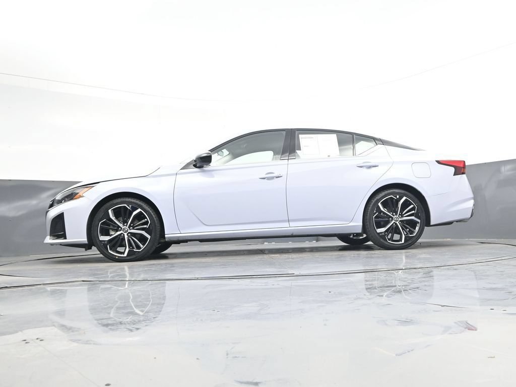 Used 2025 Nissan Altima 2.5 SR FWD image 39