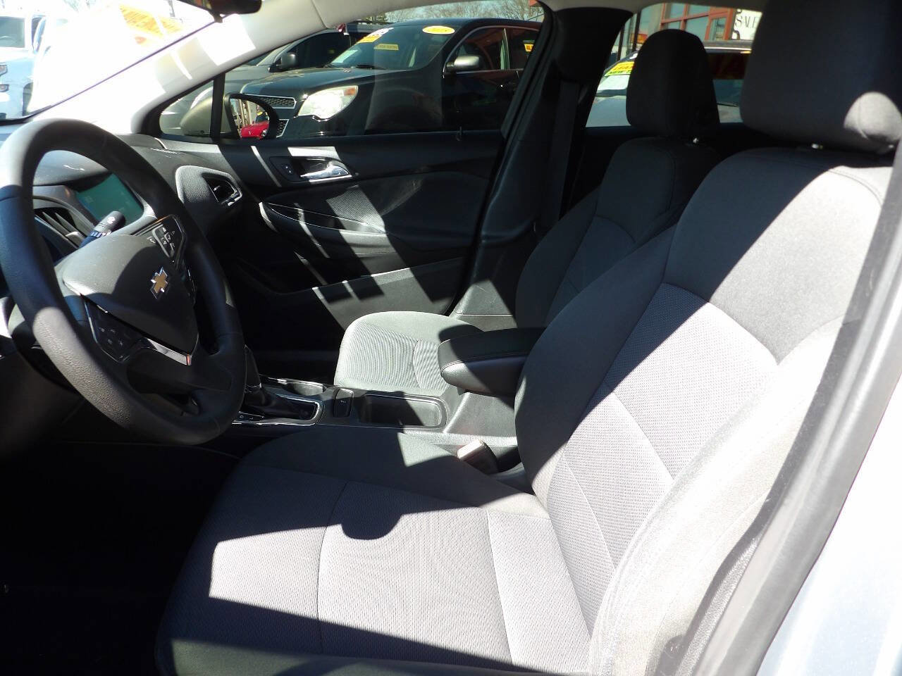 Used 2018 Chevrolet Cruze LT w/ Convenience Package image 7