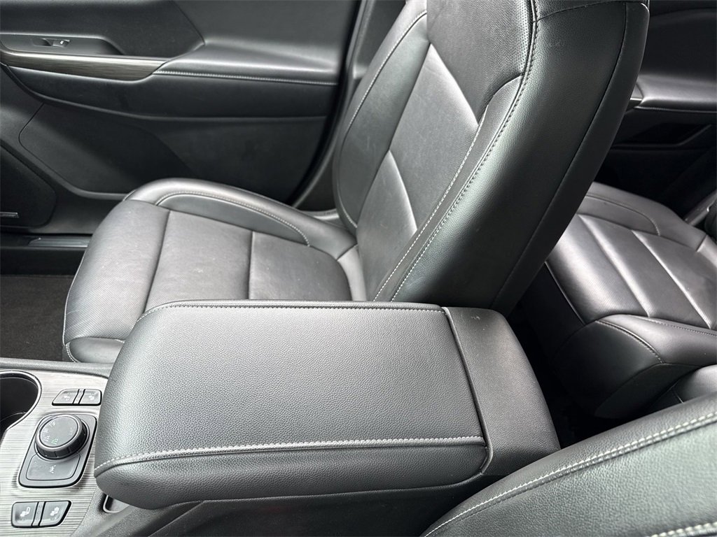 Used 2023 GMC Acadia SLT image 18