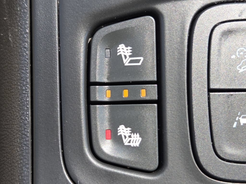 Used 2020 GMC Terrain SLE w/ Driver Convenience Package FWD image 4