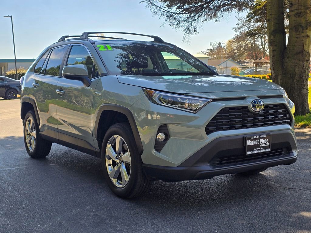Used 2021 Toyota RAV4 XLE Premium AWD/4WD image 8