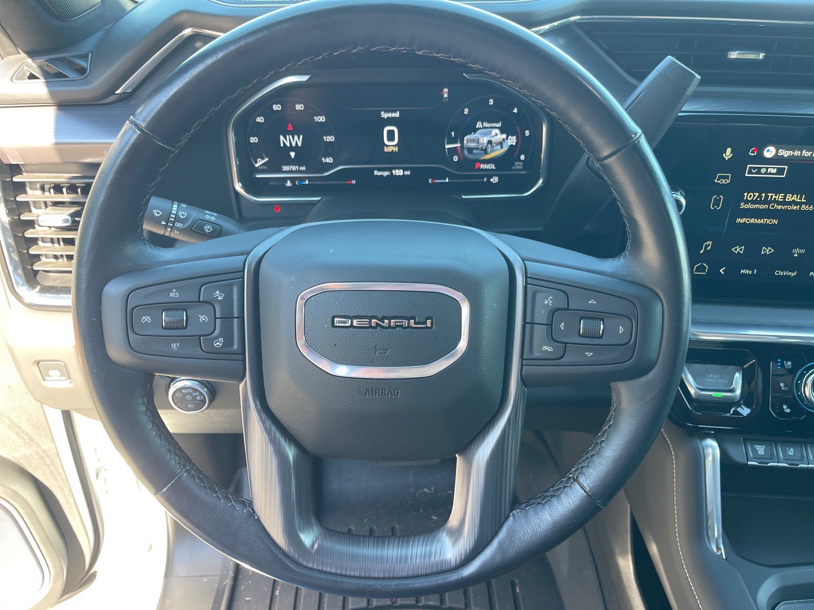 Used 2025 GMC Sierra 2500 Denali Ultimate w/ Max Trailering Package AWD/4WD image 7