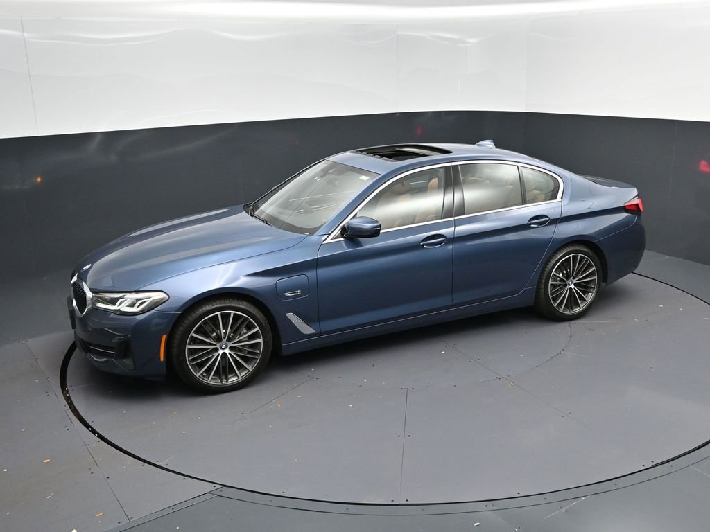 Used 2023 BMW 530e xDrive w/ Convenience Package image 31