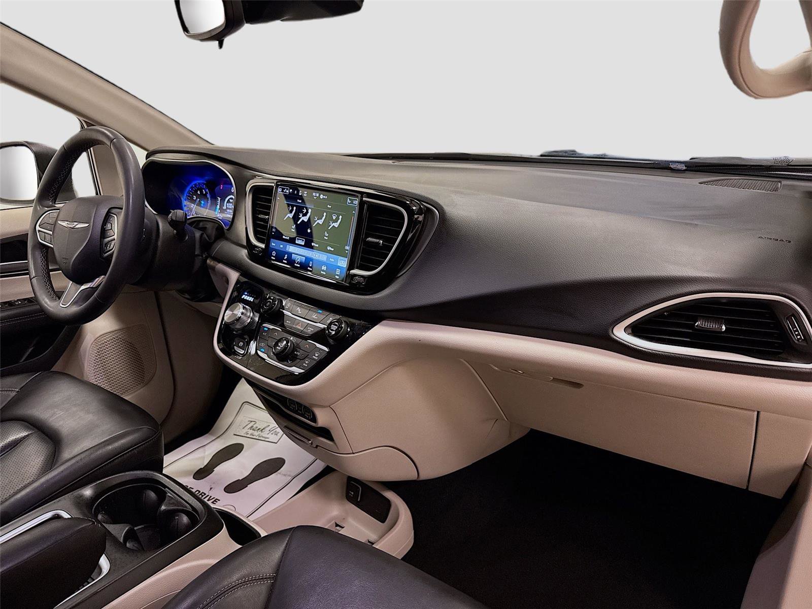 Used 2023 Chrysler Pacifica Touring-L image 29