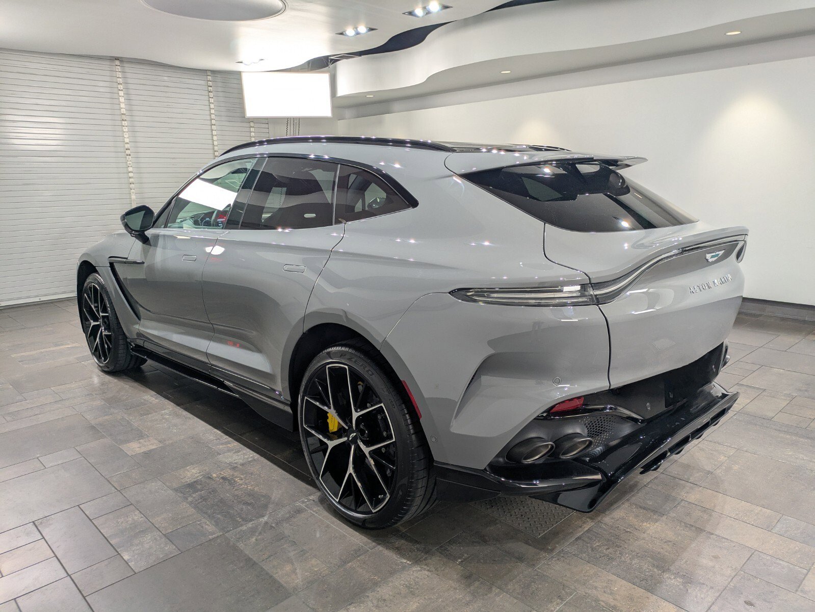 Used 2025 Aston Martin DBX 707 image 2
