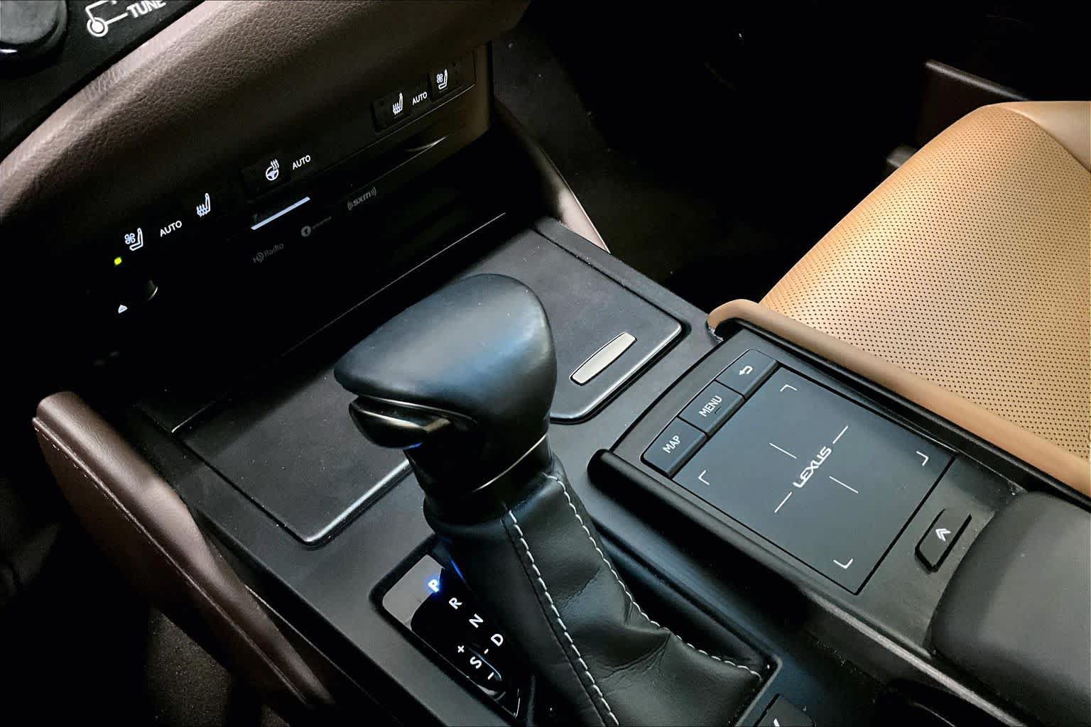 Used 2019 Lexus ES 300h w/ Premium Package FWD image 16
