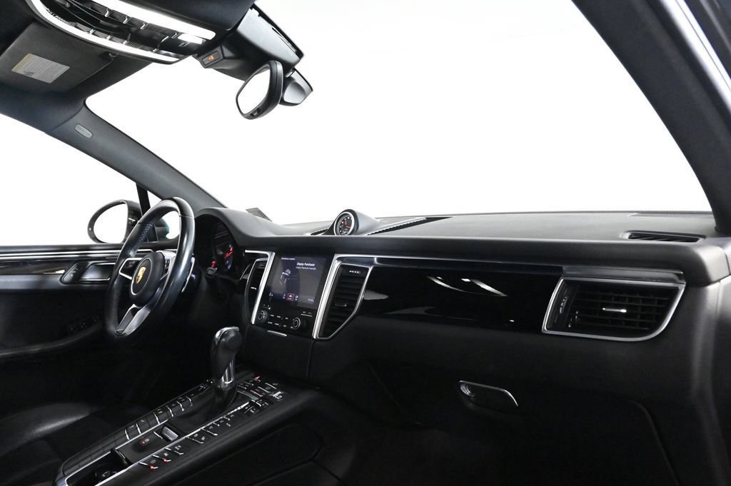 Certified 2018 Porsche Macan S AWD/4WD image 17