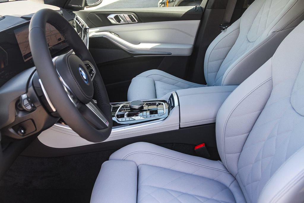 New 2026 BMW X5 xDrive50e w/ M Sport Package AWD/4WD image 14