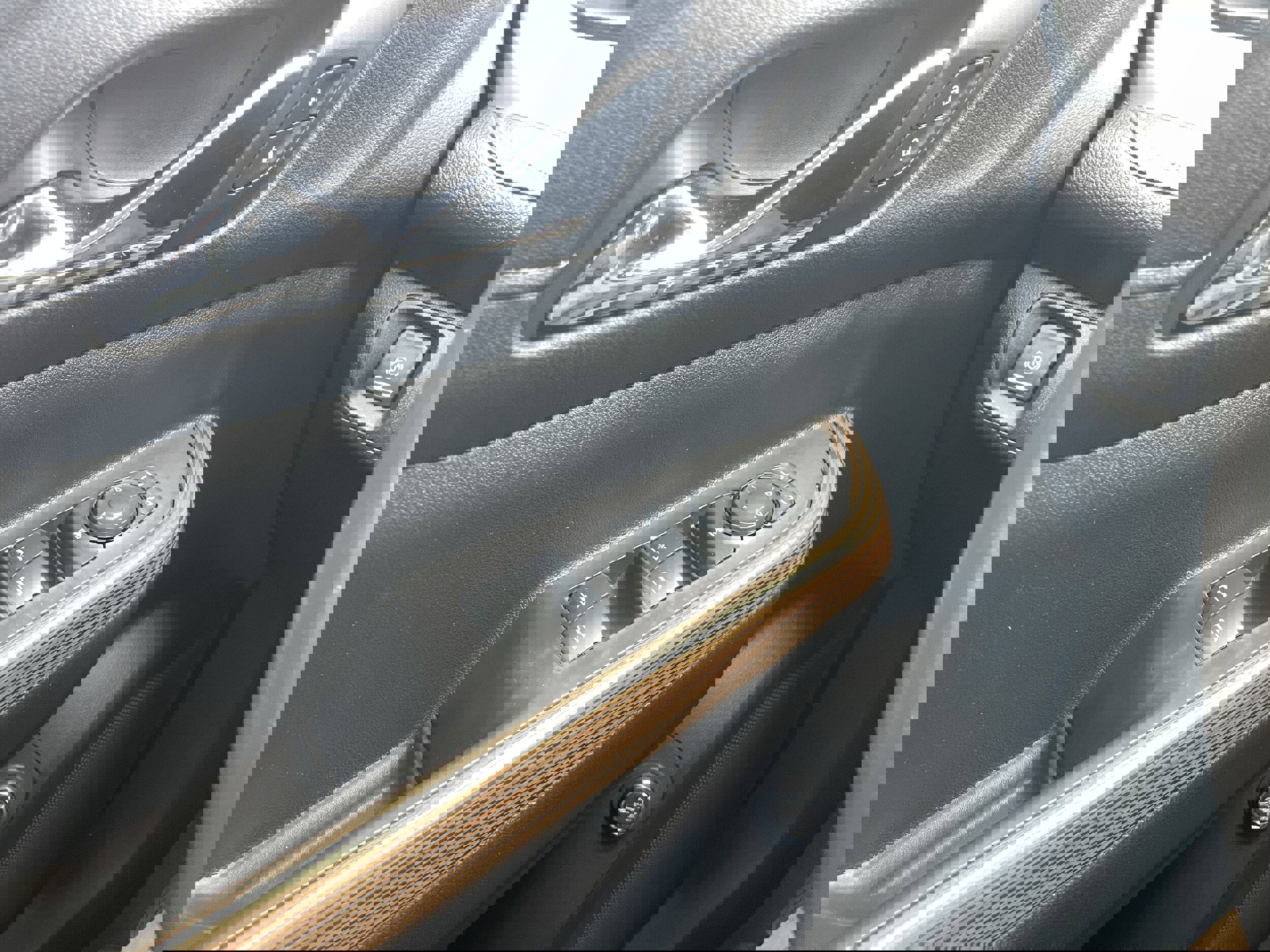 Used 2019 GMC Acadia SLE image 19