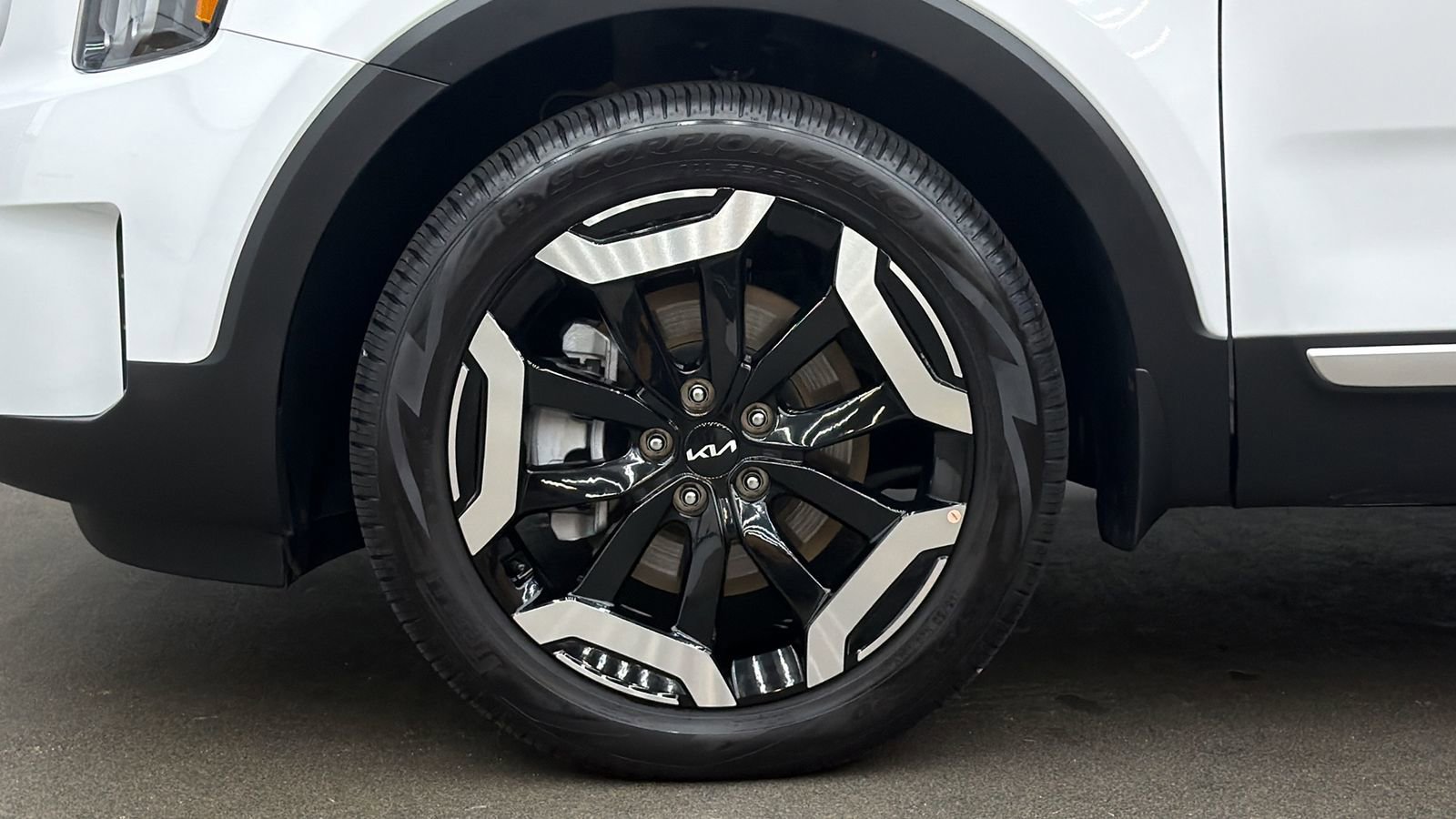 Used 2025 Kia Telluride EX FWD image 10