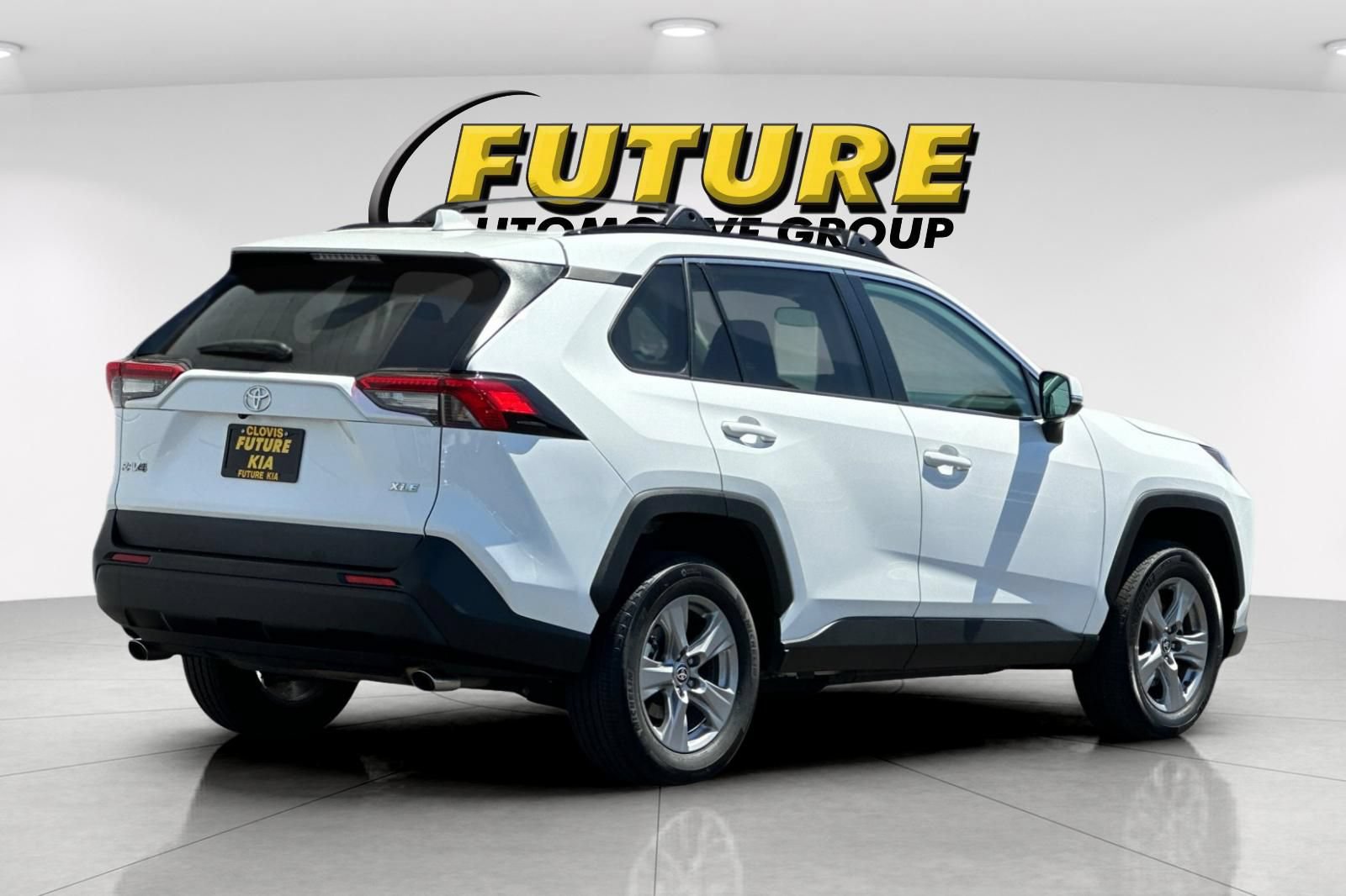 Used 2024 Toyota RAV4 XLE w/ Convenience Package FWD image 4