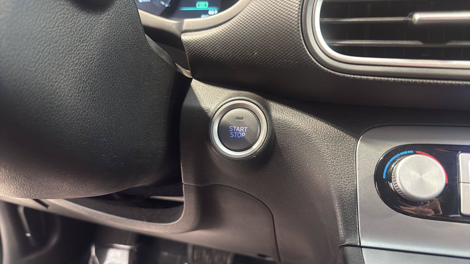 Used 2021 Hyundai Kona SEL FWD image 24