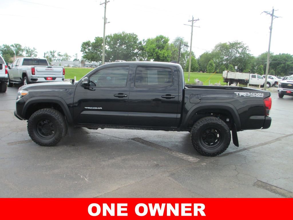 Used 2019 Toyota Tacoma TRD Off-Road AWD/4WD image 9