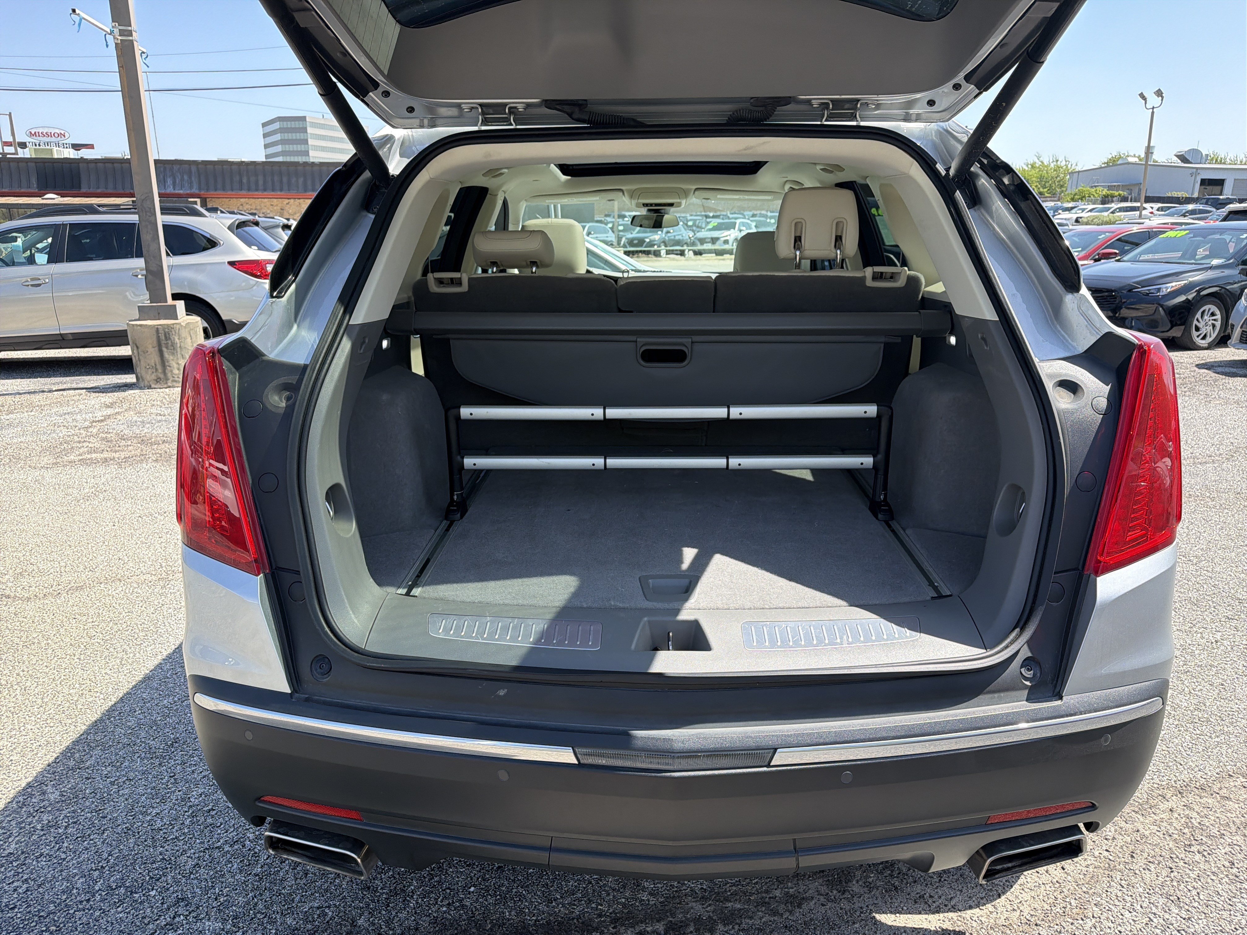Used 2019 Cadillac XT5 Premium Luxury w/ Driver Assist Package FWD image 28