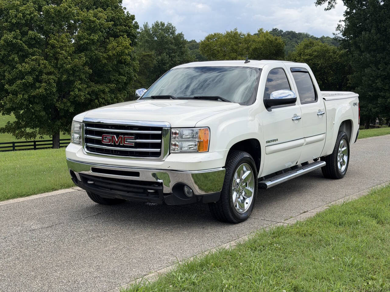 Used 2013 GMC Sierra 1500 SLT w/ SLT White Diamond Edition AWD/4WD image 5