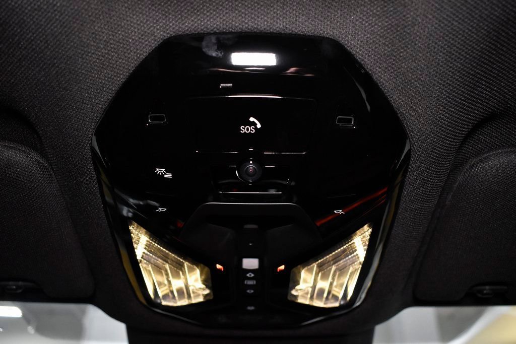 Used 2025 BMW 760i xDrive image 42