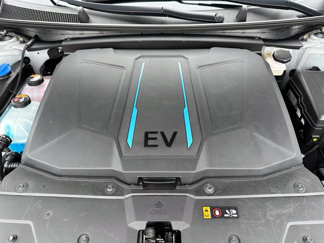 Used 2022 Hyundai Ioniq 5 Limited AWD/4WD image 9
