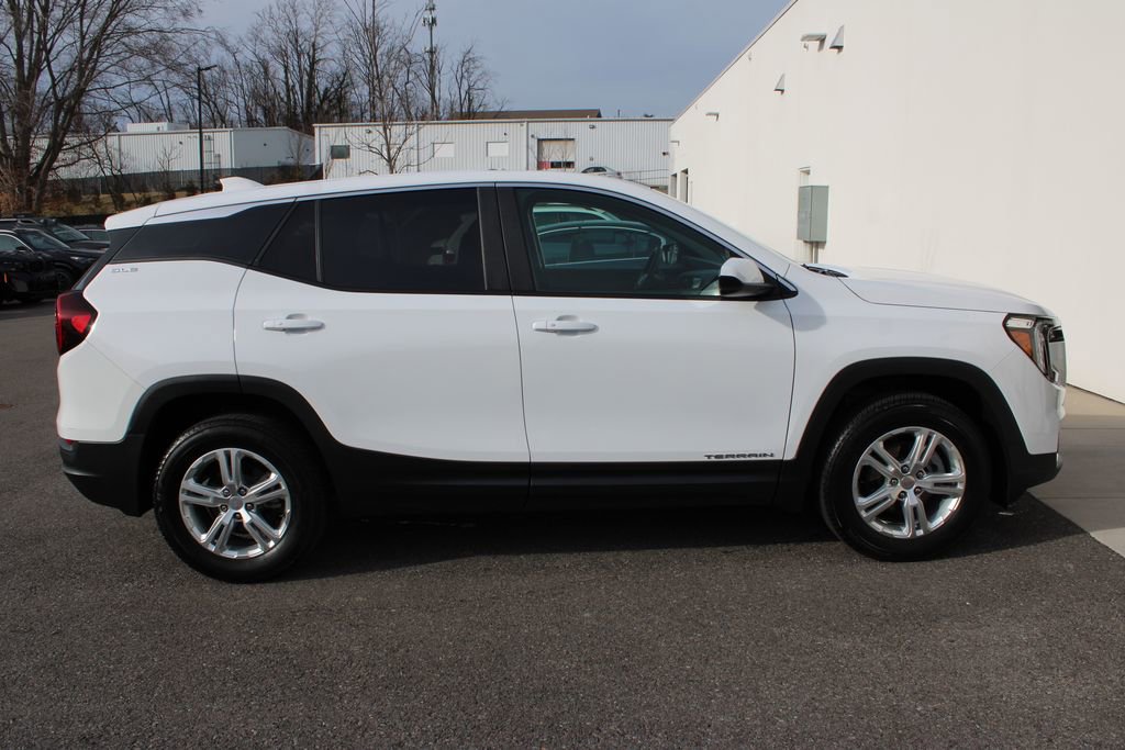 Used 2024 GMC Terrain SLE image 31