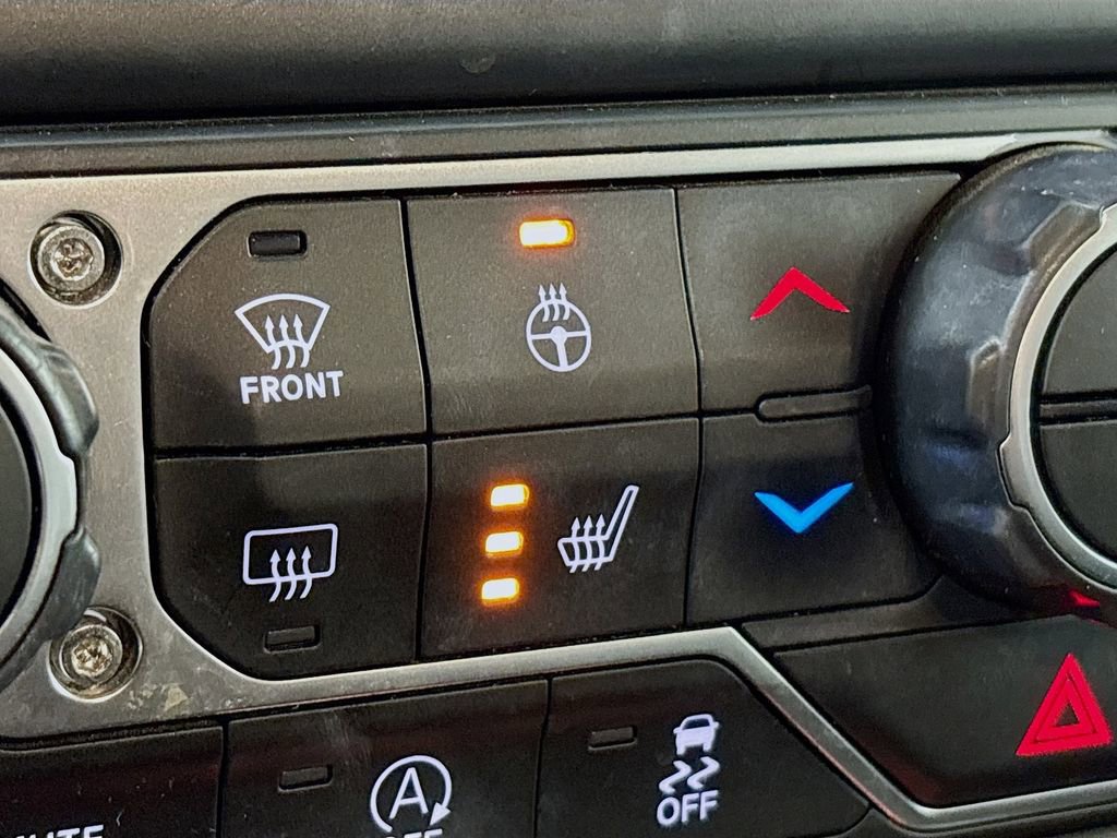 Used 2019 Jeep Wrangler Unlimited Sahara image 23