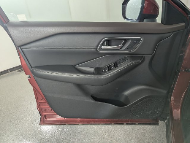 Used 2022 Nissan Rogue Platinum AWD/4WD image 9