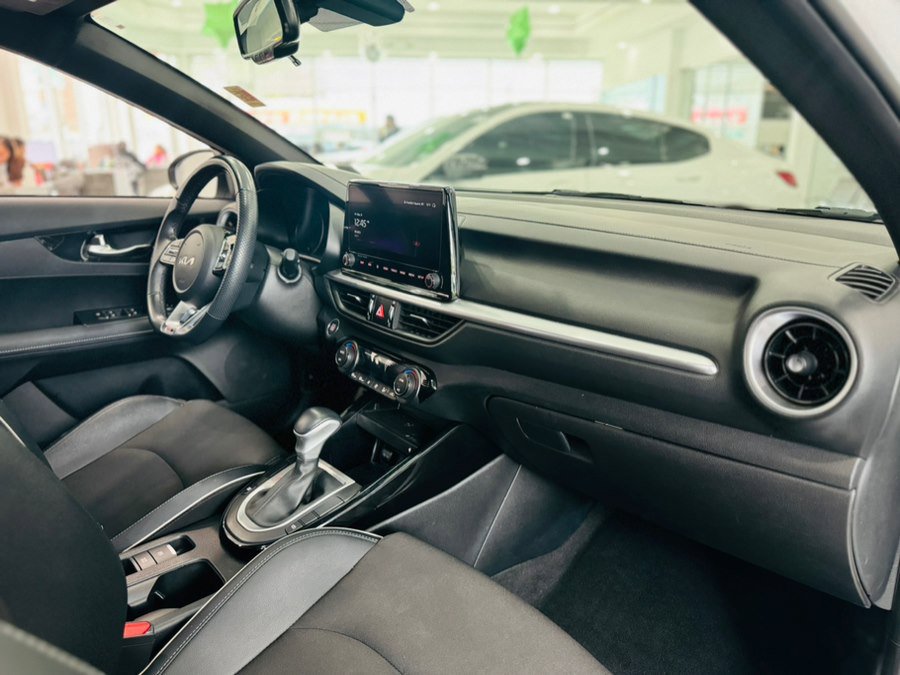 Used 2023 Kia Forte GT-Line w/ GT-Line Premium Package image 19