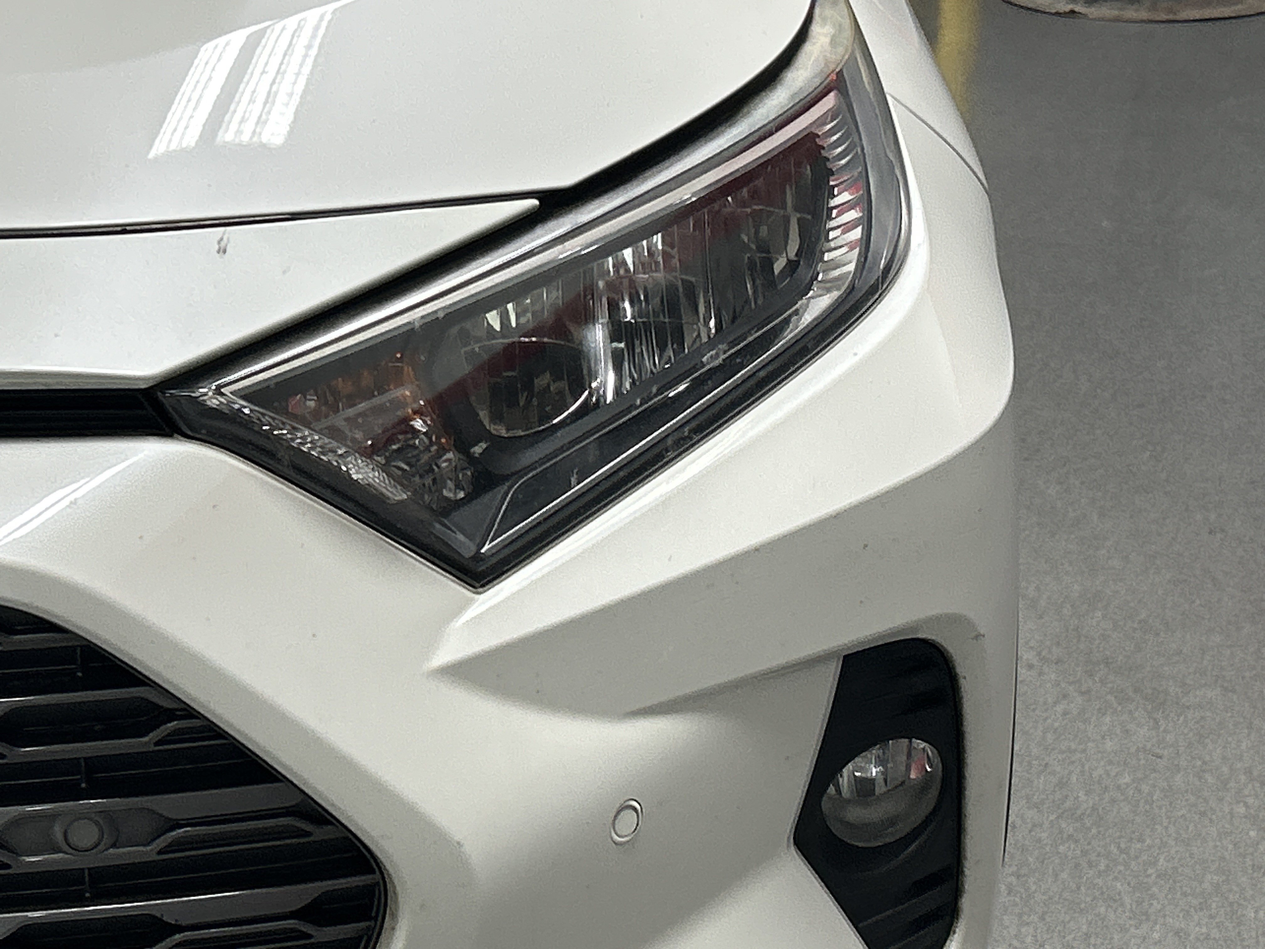 Used 2019 Toyota RAV4 Limited FWD image 5