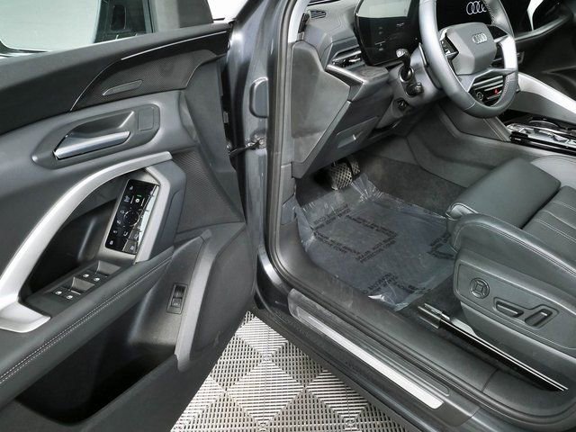 Used 2025 Audi Q5 Premium Plus w/ Premium Plus AWD/4WD image 8