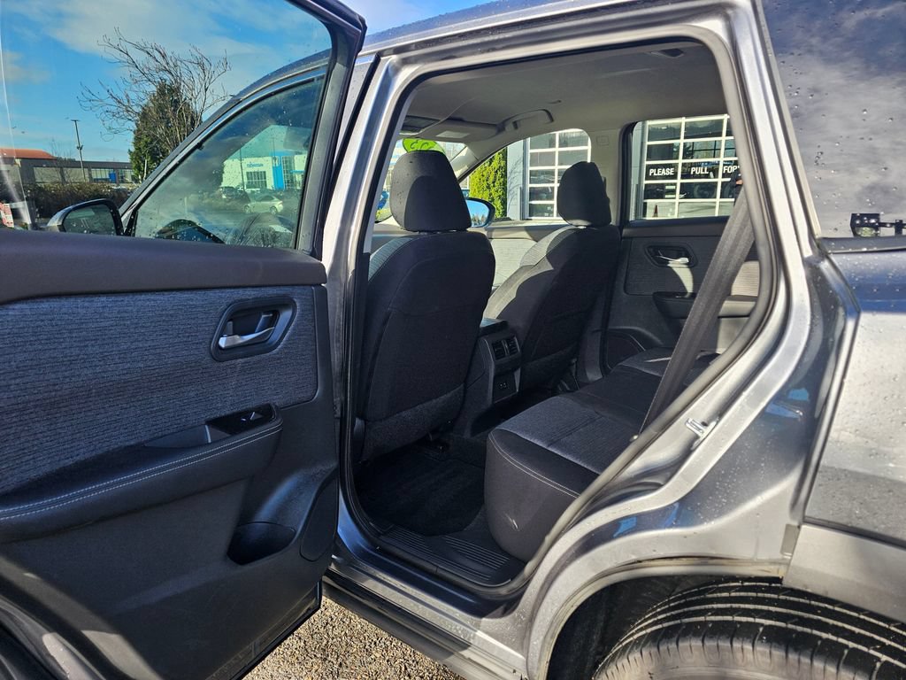 Used 2023 Nissan Rogue SV AWD/4WD image 12