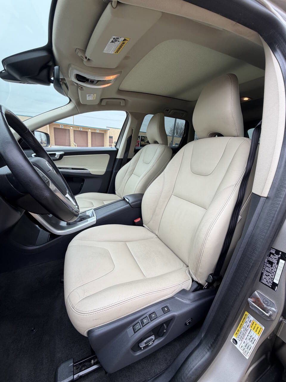 Used 2016 Volvo XC60 T6 AWD/4WD image 11