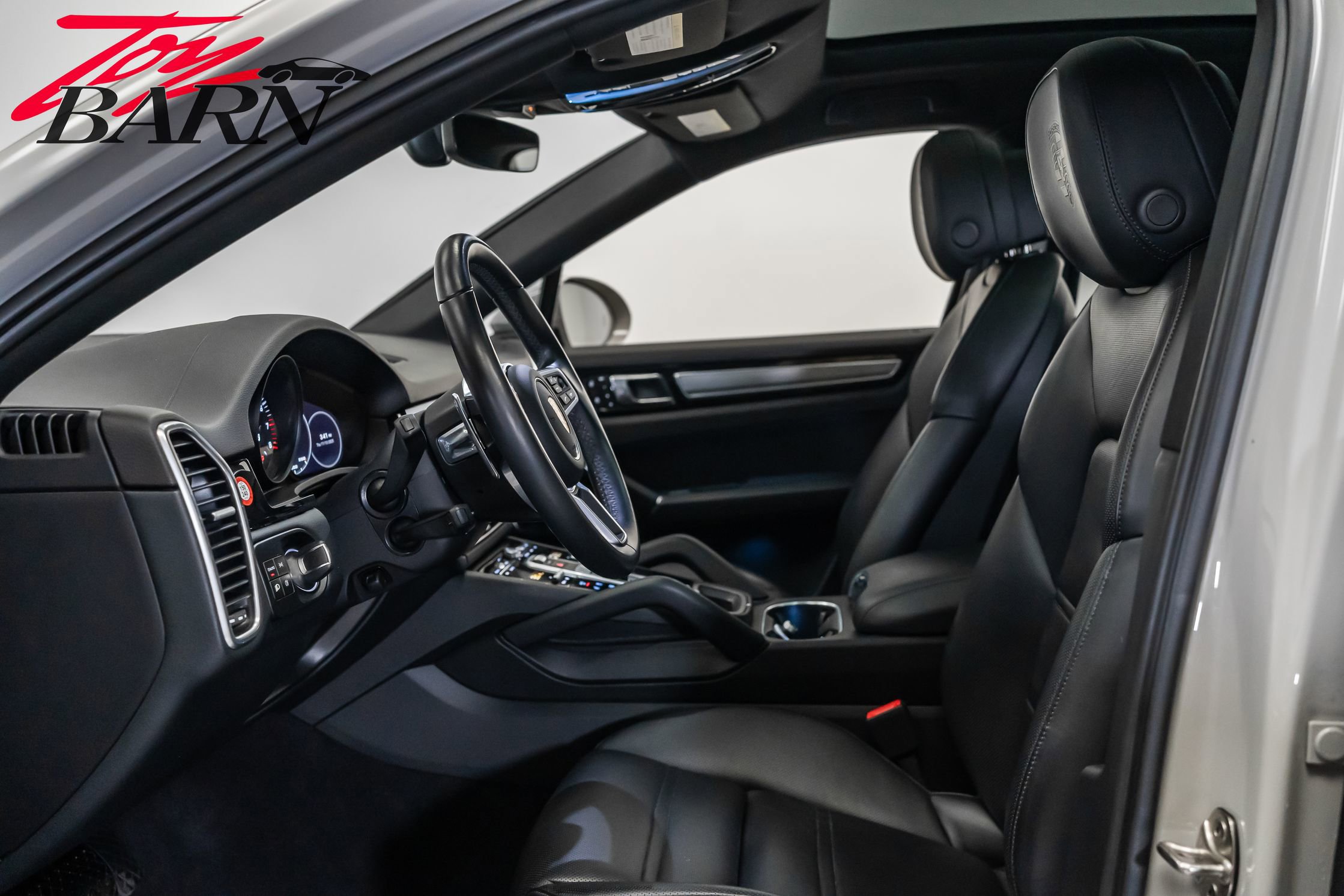 Used 2023 Porsche Cayenne Platinum Edition image 26