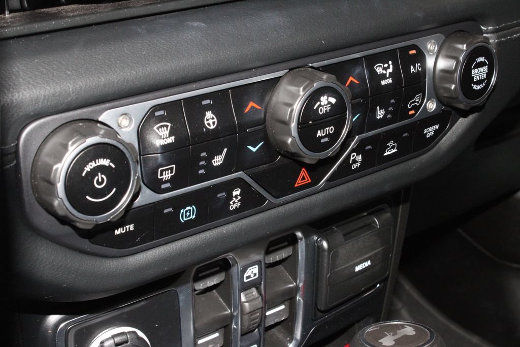 Used 2024 Jeep Wrangler Unlimited Sahara w/ Technology Group AWD/4WD image 30