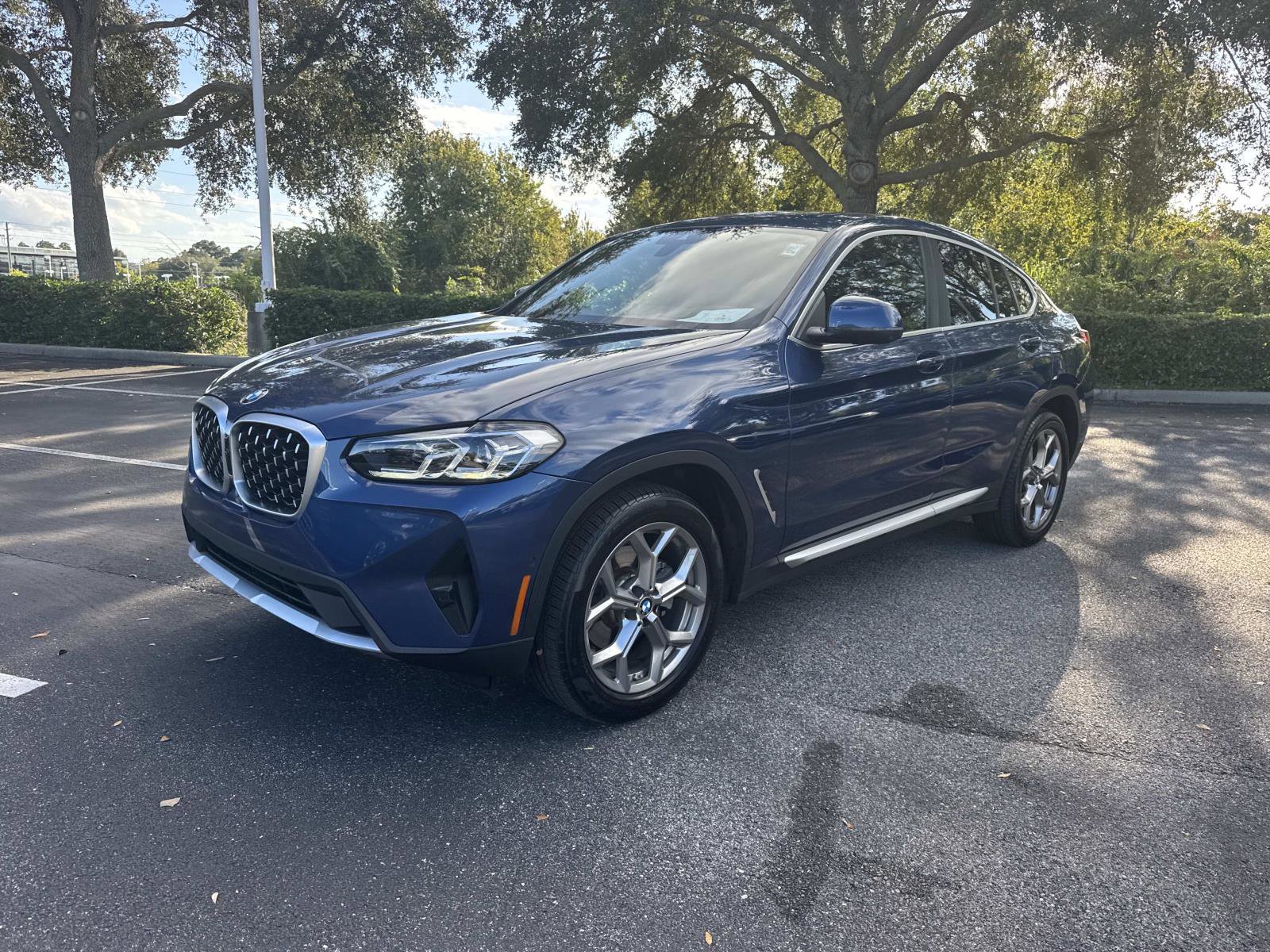 Certified 2025 BMW X4 xDrive30i image 8