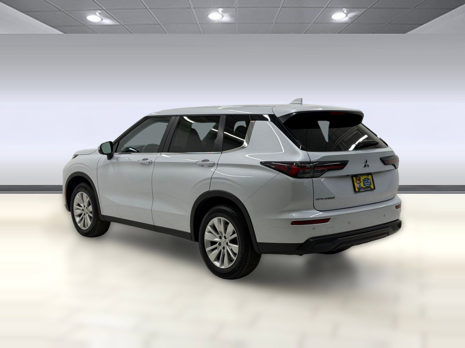 Used 2025 Mitsubishi Outlander ES image 2