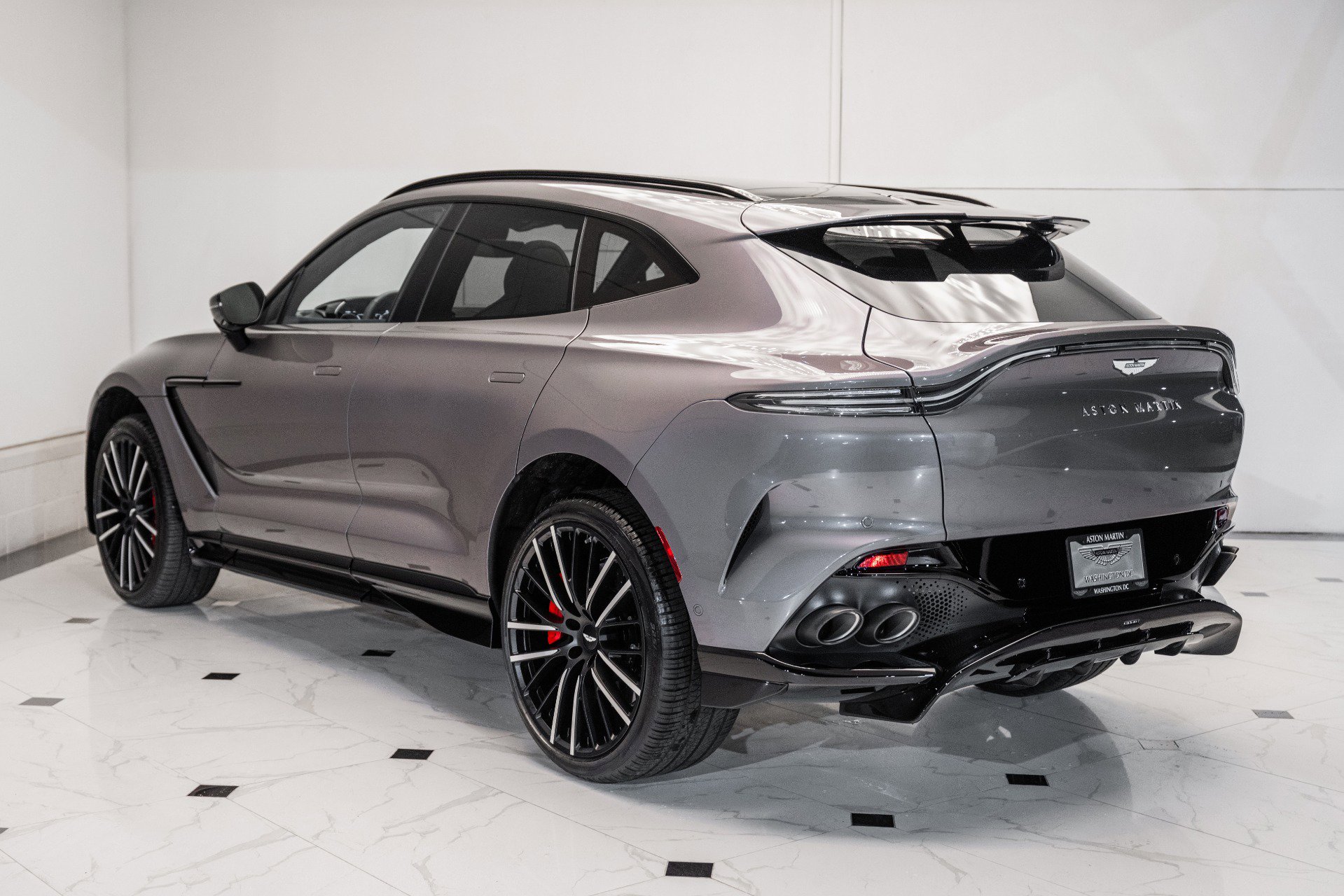 Used 2025 Aston Martin DBX 707 image 2