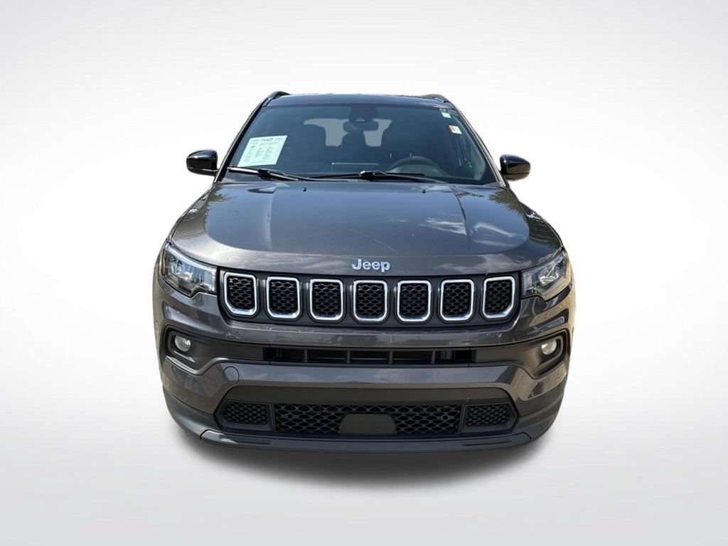 Used 2024 Jeep Compass Latitude AWD/4WD image 2