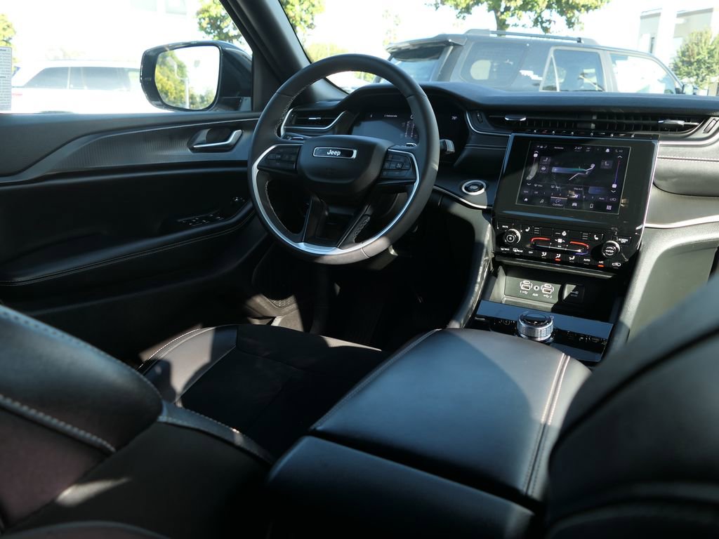 Used 2023 Jeep Grand Cherokee Altitude image 22