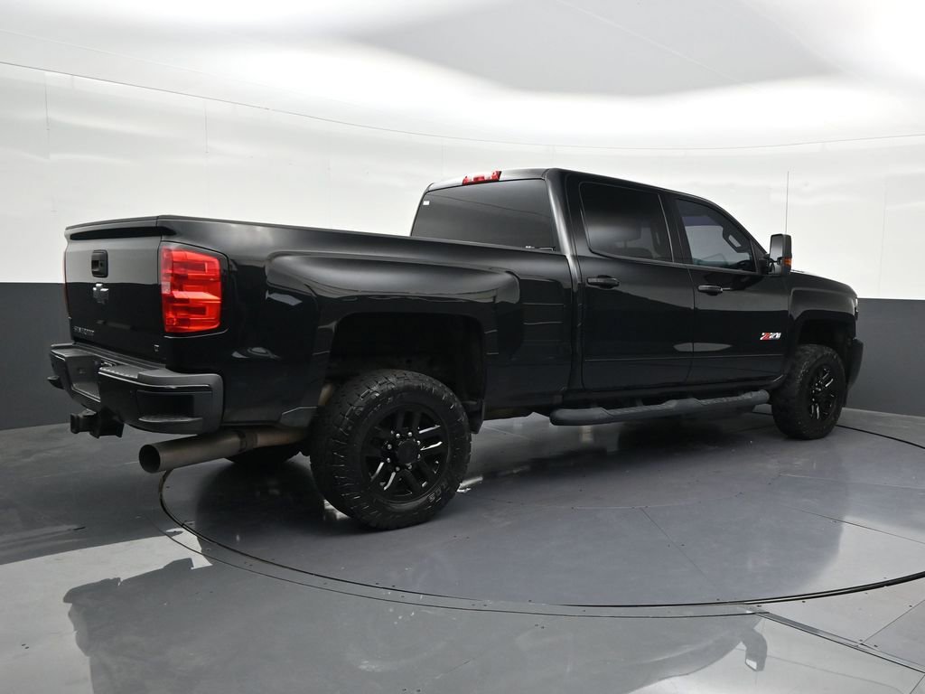 Used 2017 Chevrolet Silverado 2500 LT w/ Midnight Edition AWD/4WD image 5